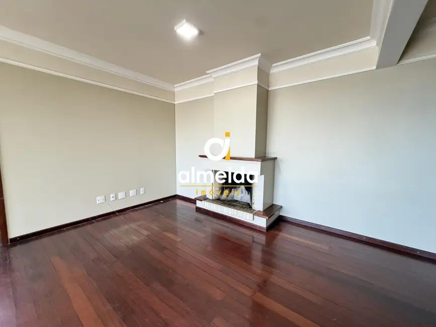 Apartamento com 3 quartos à venda, 179m2 em Nossa Senhora Medianeira, Santa Maria - RS - imagem 8 Foto 8 de Apartamento com 3 quartos à venda, 179m2 em Nossa Senhora Medianeira, Santa Maria - RS