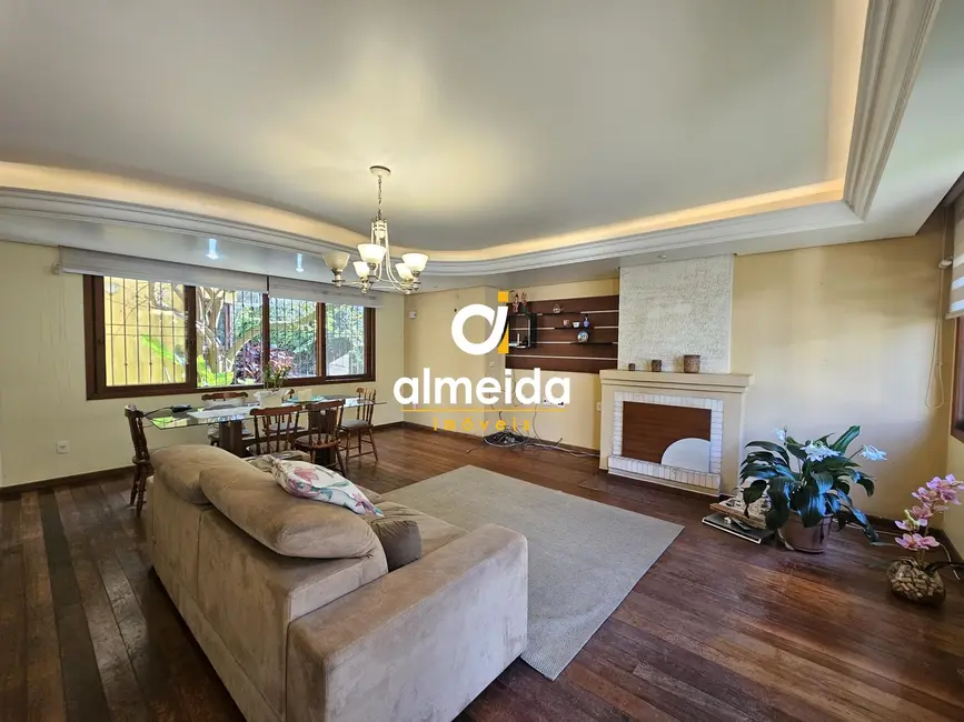 Foto 7 de Casa com 4 quartos para alugar, 297m2 em Nossa Senhora de Lourdes, Santa Maria - RS