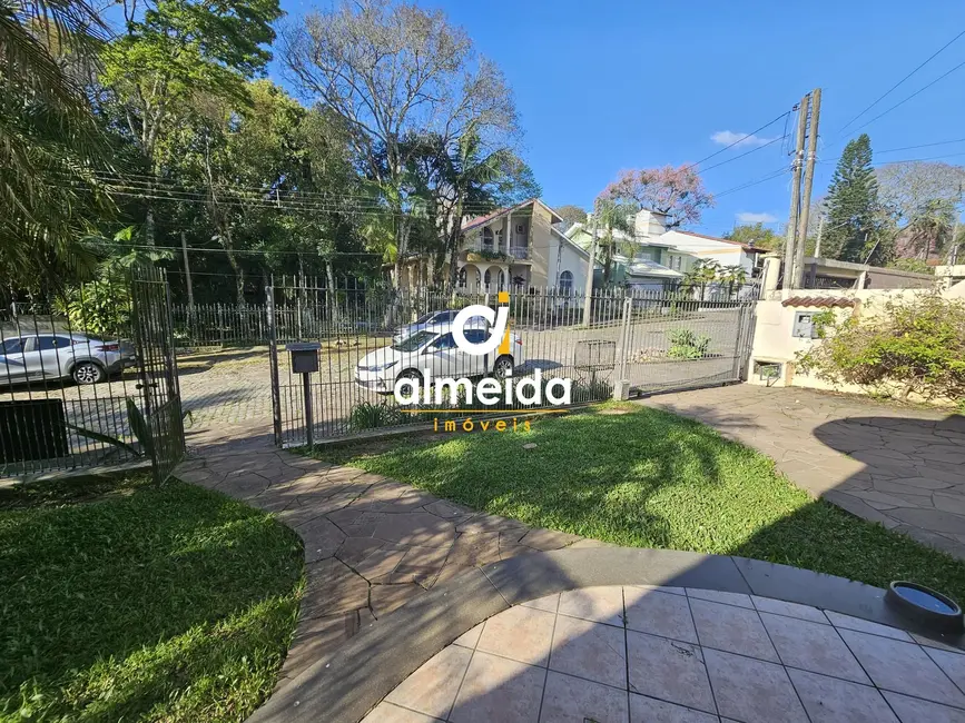 Foto 2 de Casa com 4 quartos para alugar, 297m2 em Nossa Senhora de Lourdes, Santa Maria - RS