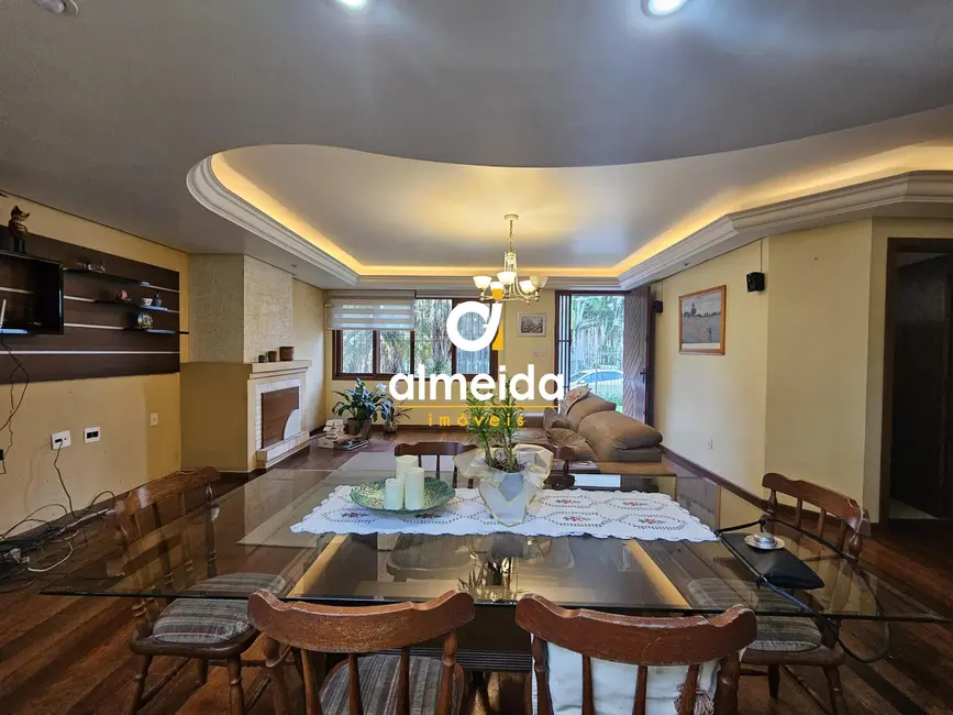 Foto 9 de Casa com 4 quartos para alugar, 297m2 em Nossa Senhora de Lourdes, Santa Maria - RS