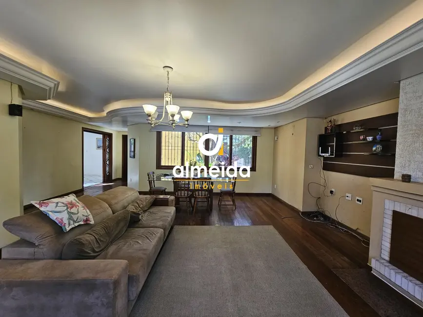 Foto 8 de Casa com 4 quartos para alugar, 297m2 em Nossa Senhora de Lourdes, Santa Maria - RS