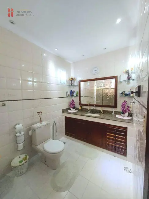 Casa com 3 quartos à venda, 350m2 em Jardim Vinte e Cinco de Agosto, Duque De Caxias - RJ - imagem 9 Foto 9 de Casa com 3 quartos à venda, 350m2 em Jardim Vinte e Cinco de Agosto, Duque De Caxias - RJ