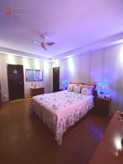 Casa com 3 quartos à venda, 350m2 em Jardim Vinte e Cinco de Agosto, Duque De Caxias - RJ - imagem 8 Foto 8 de Casa com 3 quartos à venda, 350m2 em Jardim Vinte e Cinco de Agosto, Duque De Caxias - RJ
