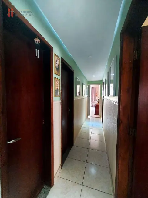 Casa com 3 quartos à venda, 350m2 em Jardim Vinte e Cinco de Agosto, Duque De Caxias - RJ - imagem 7 Foto 7 de Casa com 3 quartos à venda, 350m2 em Jardim Vinte e Cinco de Agosto, Duque De Caxias - RJ