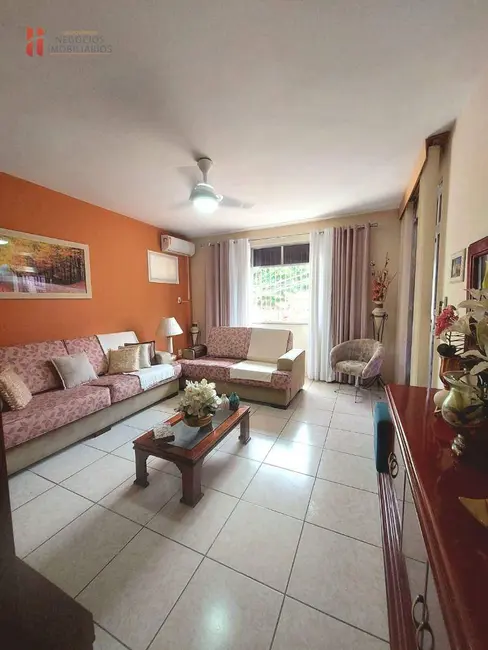 Casa com 3 quartos à venda, 350m2 em Jardim Vinte e Cinco de Agosto, Duque De Caxias - RJ - imagem 5 Foto 5 de Casa com 3 quartos à venda, 350m2 em Jardim Vinte e Cinco de Agosto, Duque De Caxias - RJ