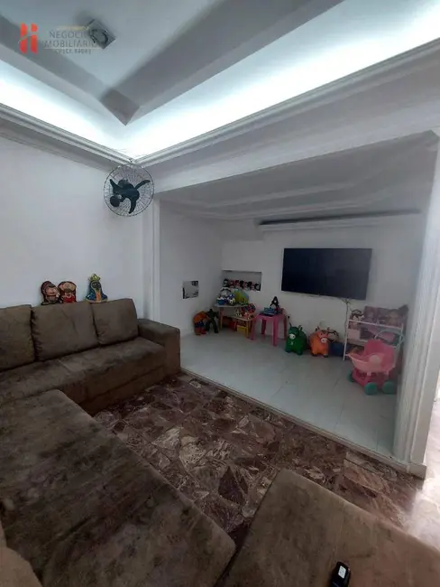 Casa com 7 quartos à venda, 300m2 em Jardim Vinte e Cinco de Agosto, Duque De Caxias - RJ - imagem 6 Foto 6 de Casa com 7 quartos à venda, 300m2 em Jardim Vinte e Cinco de Agosto, Duque De Caxias - RJ