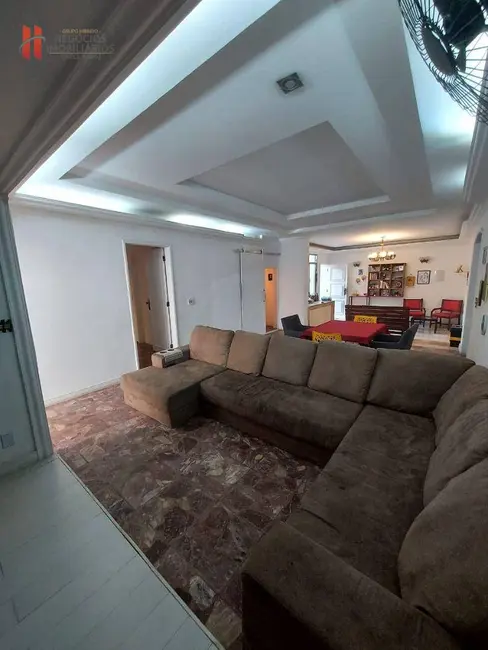 Casa com 7 quartos à venda, 300m2 em Jardim Vinte e Cinco de Agosto, Duque De Caxias - RJ - imagem 5 Foto 5 de Casa com 7 quartos à venda, 300m2 em Jardim Vinte e Cinco de Agosto, Duque De Caxias - RJ