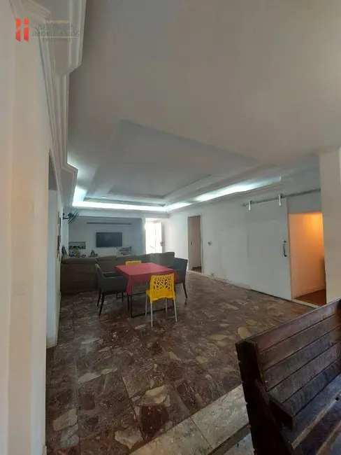 Casa com 7 quartos à venda, 300m2 em Jardim Vinte e Cinco de Agosto, Duque De Caxias - RJ - imagem 7 Foto 7 de Casa com 7 quartos à venda, 300m2 em Jardim Vinte e Cinco de Agosto, Duque De Caxias - RJ