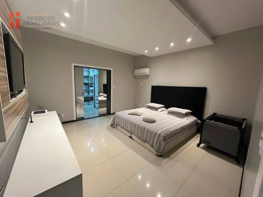 Foto 1 de Casa de Condomínio com 4 quartos à venda, 500m2 em Jardim Vinte e Cinco de Agosto, Duque De Caxias - RJ