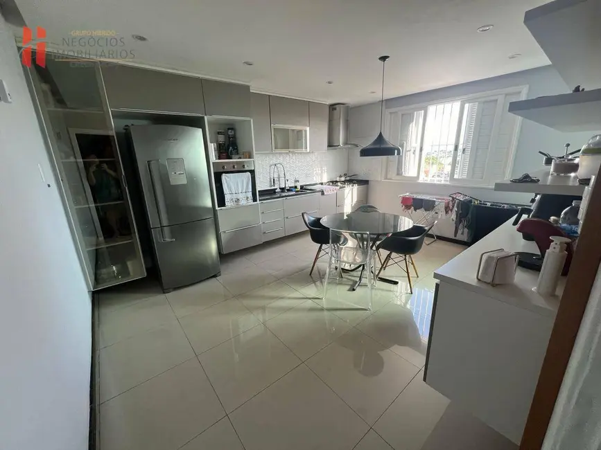 Casa de Condomínio com 4 quartos à venda, 500m2 em Jardim Vinte e Cinco de Agosto, Duque De Caxias - RJ - imagem 7 Foto 7 de Casa de Condomínio com 4 quartos à venda, 500m2 em Jardim Vinte e Cinco de Agosto, Duque De Caxias - RJ