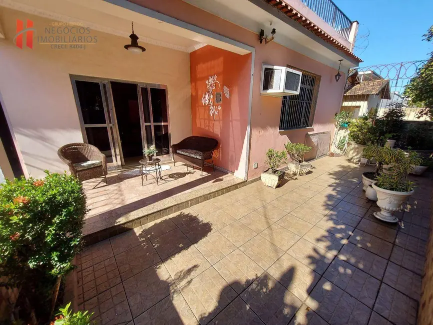 Foto 2 de Casa com 3 quartos à venda, 206m2 em Jardim Vinte e Cinco de Agosto, Duque De Caxias - RJ
