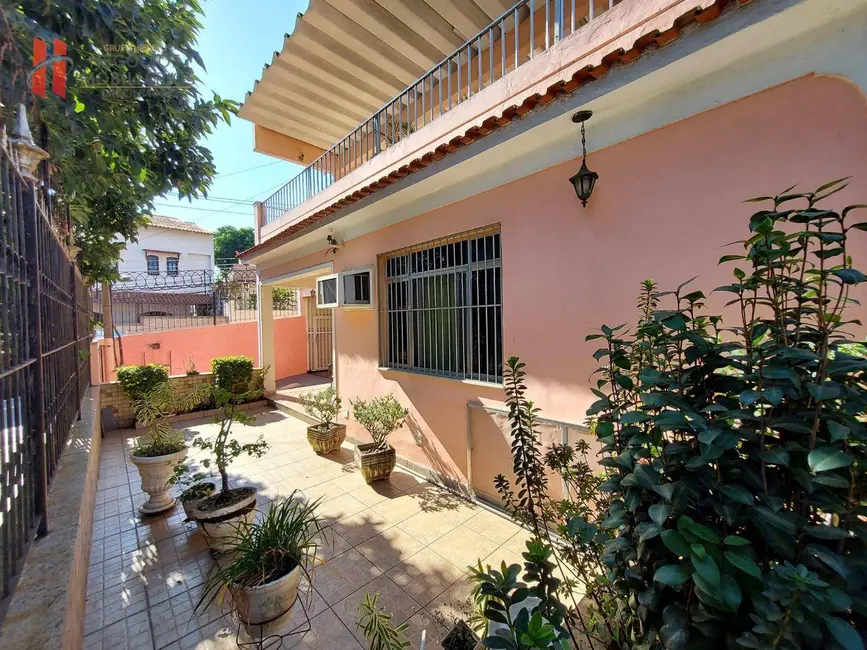 Casa com 3 quartos à venda, 206m2 em Jardim Vinte e Cinco de Agosto, Duque De Caxias - RJ - imagem 4 Foto 4 de Casa com 3 quartos à venda, 206m2 em Jardim Vinte e Cinco de Agosto, Duque De Caxias - RJ
