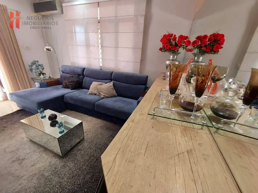 Casa com 3 quartos à venda, 206m2 em Jardim Vinte e Cinco de Agosto, Duque De Caxias - RJ - imagem 8 Foto 8 de Casa com 3 quartos à venda, 206m2 em Jardim Vinte e Cinco de Agosto, Duque De Caxias - RJ