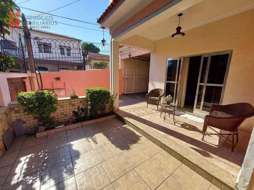 Casa com 3 quartos à venda, 206m2 em Jardim Vinte e Cinco de Agosto, Duque De Caxias - RJ - imagem 3 Foto 3 de Casa com 3 quartos à venda, 206m2 em Jardim Vinte e Cinco de Agosto, Duque De Caxias - RJ