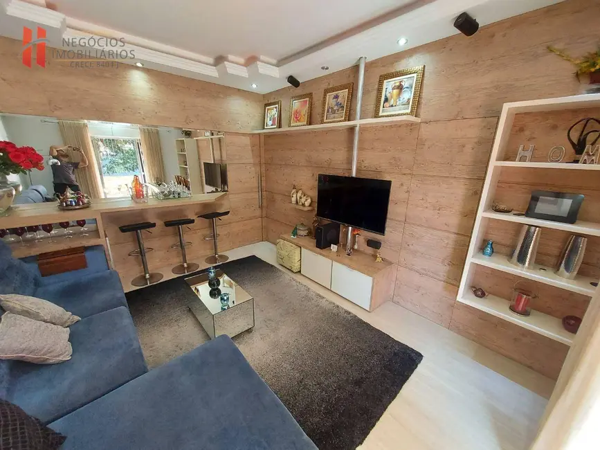 Casa com 3 quartos à venda, 206m2 em Jardim Vinte e Cinco de Agosto, Duque De Caxias - RJ - imagem 6 Foto 6 de Casa com 3 quartos à venda, 206m2 em Jardim Vinte e Cinco de Agosto, Duque De Caxias - RJ