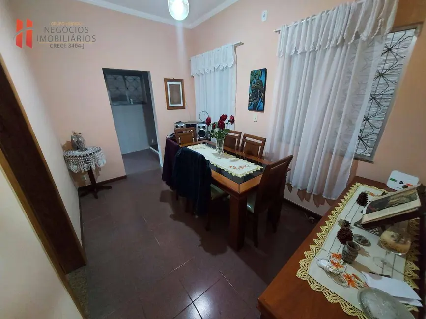 Casa com 3 quartos à venda, 400m2 em Jardim Vinte e Cinco de Agosto, Duque De Caxias - RJ - imagem 9 Foto 9 de Casa com 3 quartos à venda, 400m2 em Jardim Vinte e Cinco de Agosto, Duque De Caxias - RJ