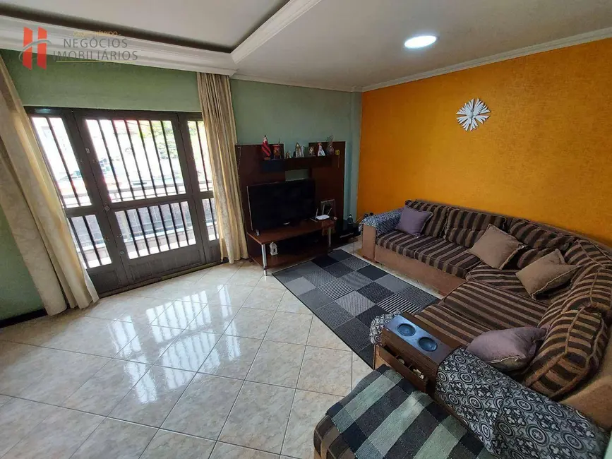 Casa com 3 quartos à venda, 224m2 em Vila Itamarati, Duque De Caxias - RJ - imagem 3 Foto 3 de Casa com 3 quartos à venda, 224m2 em Vila Itamarati, Duque De Caxias - RJ
