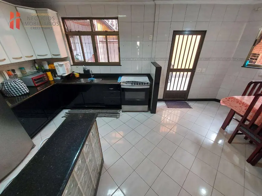 Casa com 3 quartos à venda, 224m2 em Vila Itamarati, Duque De Caxias - RJ - imagem 8 Foto 8 de Casa com 3 quartos à venda, 224m2 em Vila Itamarati, Duque De Caxias - RJ