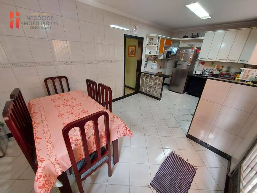 Casa com 3 quartos à venda, 224m2 em Vila Itamarati, Duque De Caxias - RJ - imagem 9 Foto 9 de Casa com 3 quartos à venda, 224m2 em Vila Itamarati, Duque De Caxias - RJ