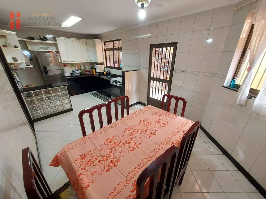 Casa com 3 quartos à venda, 224m2 em Vila Itamarati, Duque De Caxias - RJ - imagem 5 Foto 5 de Casa com 3 quartos à venda, 224m2 em Vila Itamarati, Duque De Caxias - RJ