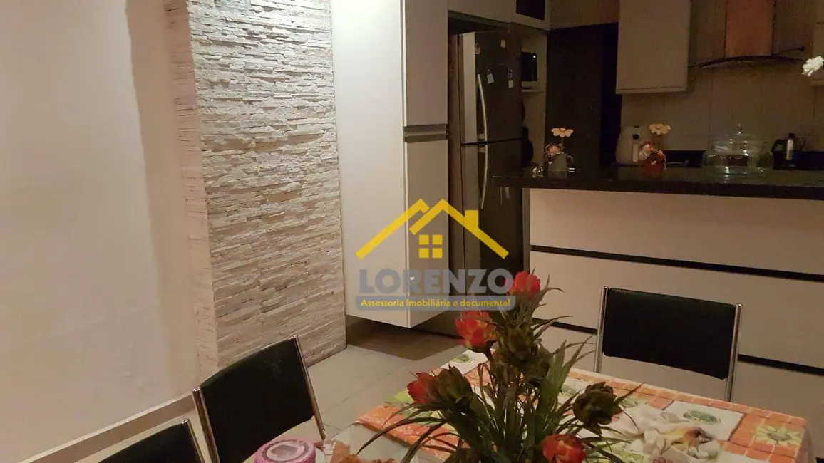 Foto 2 de Sobrado com 2 quartos à venda, 200m2 em Vila Linda, Santo Andre - SP