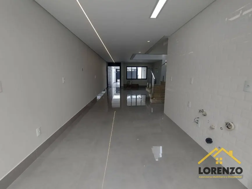 Sobrado com 3 quartos à venda, 200m2 em Vila Jahu, Sao Bernardo Do Campo - SP - imagem 6 Foto 6 de Sobrado com 3 quartos à venda, 200m2 em Vila Jahu, Sao Bernardo Do Campo - SP