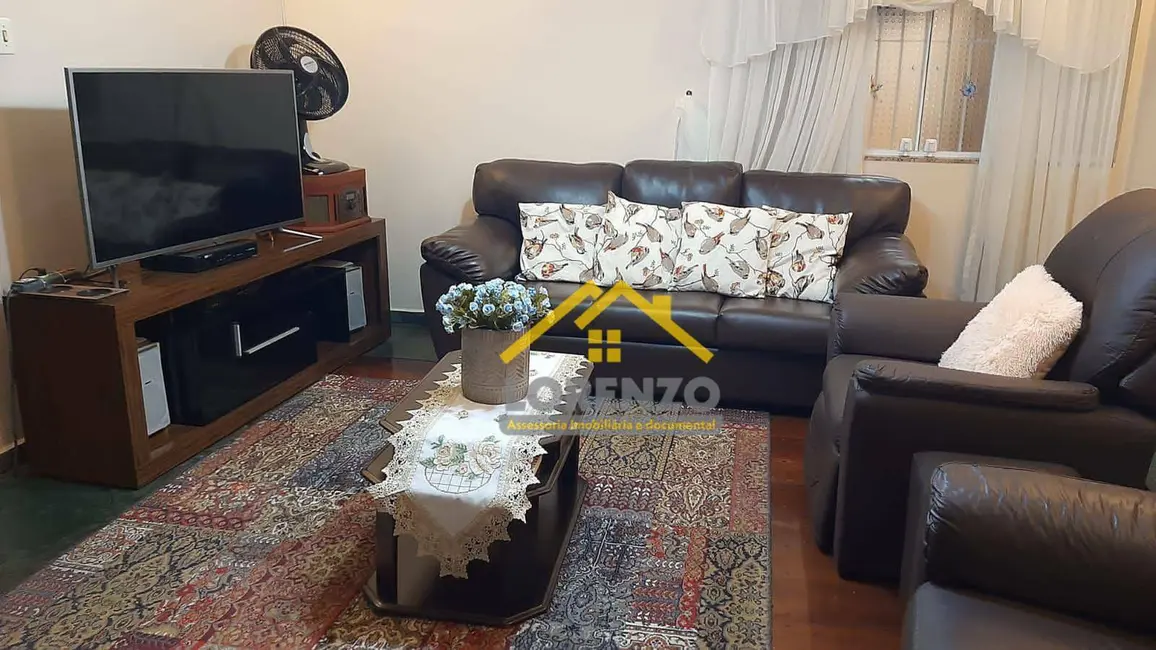 Foto 1 de Sobrado com 3 quartos à venda, 317m2 em Vila Scarpelli, Santo Andre - SP