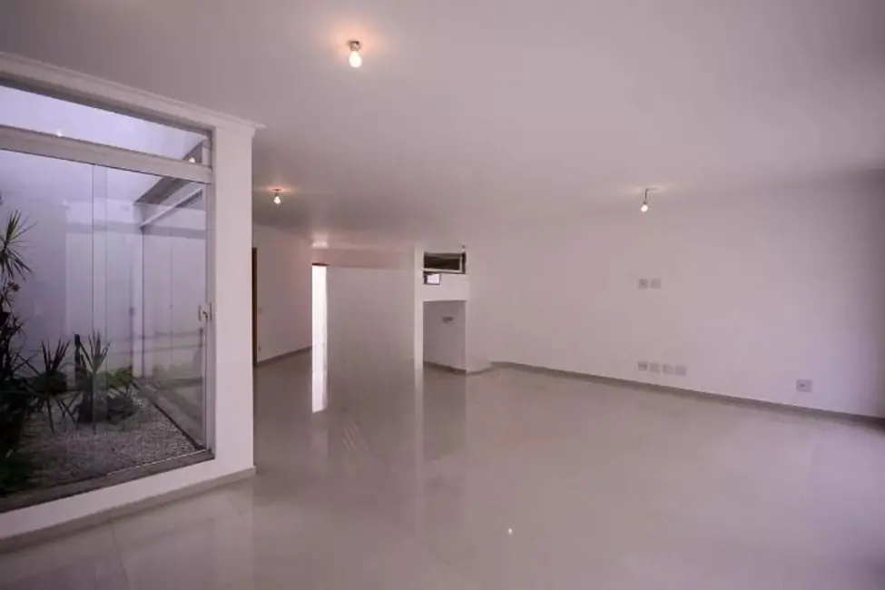 Foto 1 de Sobrado com 3 quartos à venda, 240m2 em Vila Gumercindo, São Paulo - SP