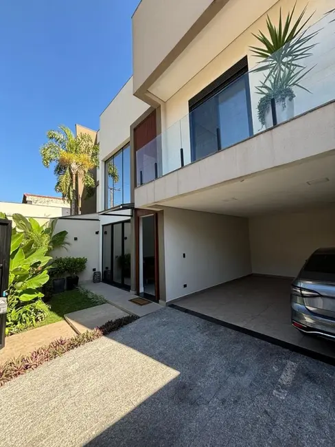 Foto 1 de Sobrado com 3 quartos à venda, 300m2 em Dos Casa, Sao Bernardo Do Campo - SP
