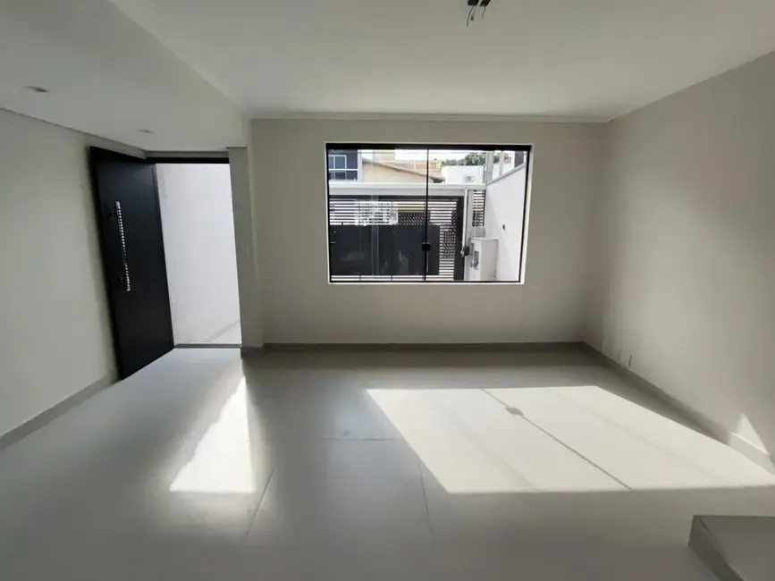 Foto 2 de Sobrado com 2 quartos à venda, 85m2 em Vila Scarpelli, Santo Andre - SP