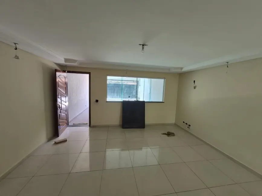 Foto 1 de Sobrado com 3 quartos à venda, 200m2 em Jardim Guapituba, Maua - SP