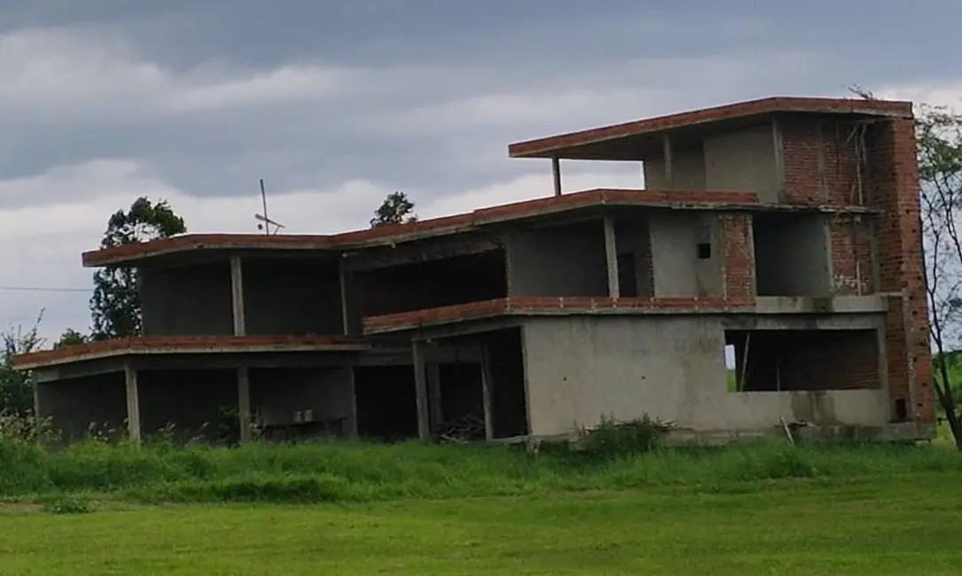 Foto 2 de Sobrado com 3 quartos à venda, 1055m2 em Iacanga - SP