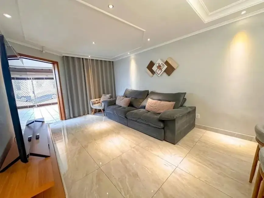 Sobrado com 3 quartos à venda, 215m2 em Vila Pires, Santo Andre - SP - imagem 3 Foto 3 de Sobrado com 3 quartos à venda, 215m2 em Vila Pires, Santo Andre - SP