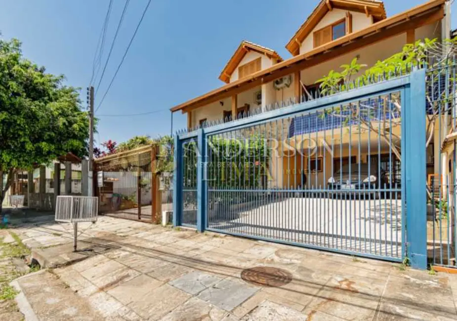 Casa com 3 quartos à venda, 184m2 em Porto Alegre - RS - imagem 1 Foto 1 de Casa com 3 quartos à venda, 184m2 em Porto Alegre - RS