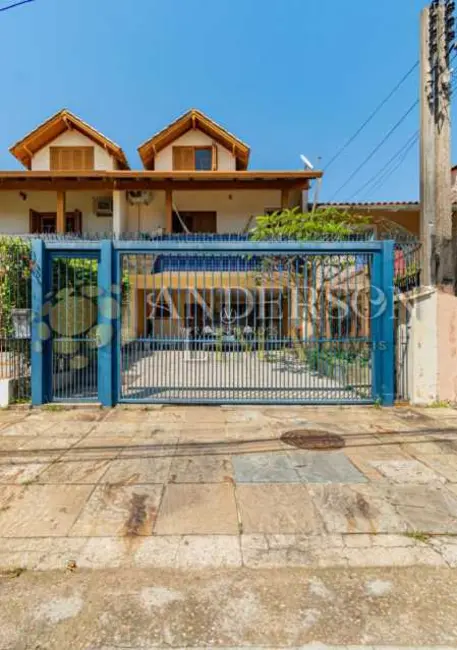 Casa com 3 quartos à venda, 184m2 em Porto Alegre - RS - imagem 2 Foto 2 de Casa com 3 quartos à venda, 184m2 em Porto Alegre - RS