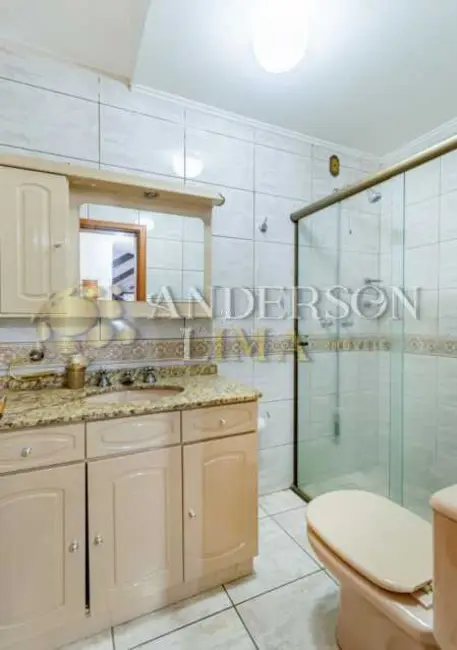 Casa com 3 quartos à venda, 184m2 em Porto Alegre - RS - imagem 8 Foto 8 de Casa com 3 quartos à venda, 184m2 em Porto Alegre - RS