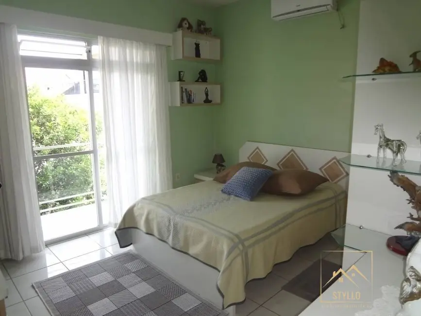 Foto 3 de Casa com 3 quartos à venda, 200m2 em Real Parque, Sao Jose - SC