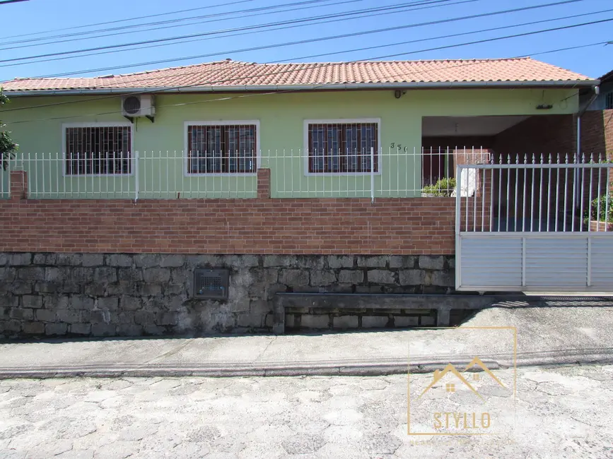 Foto 1 de Casa com 3 quartos à venda, 175m2 em Forquilhinha, Sao Jose - SC