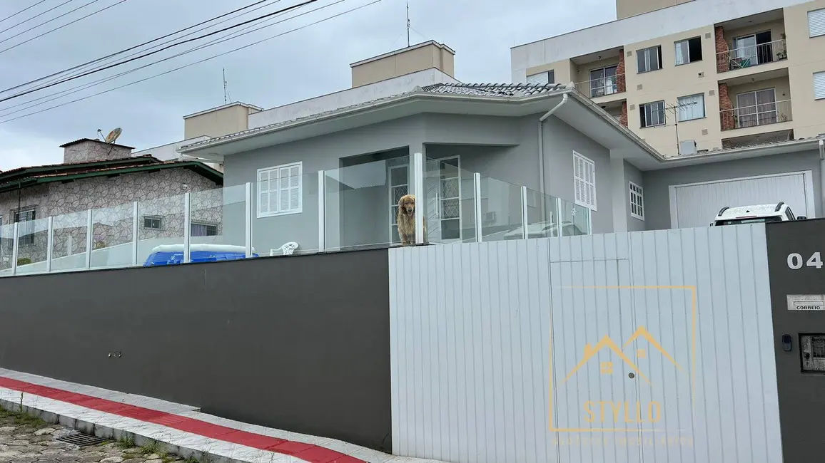 Foto 2 de Casa com 3 quartos à venda, 200m2 em Serraria, Sao Jose - SC