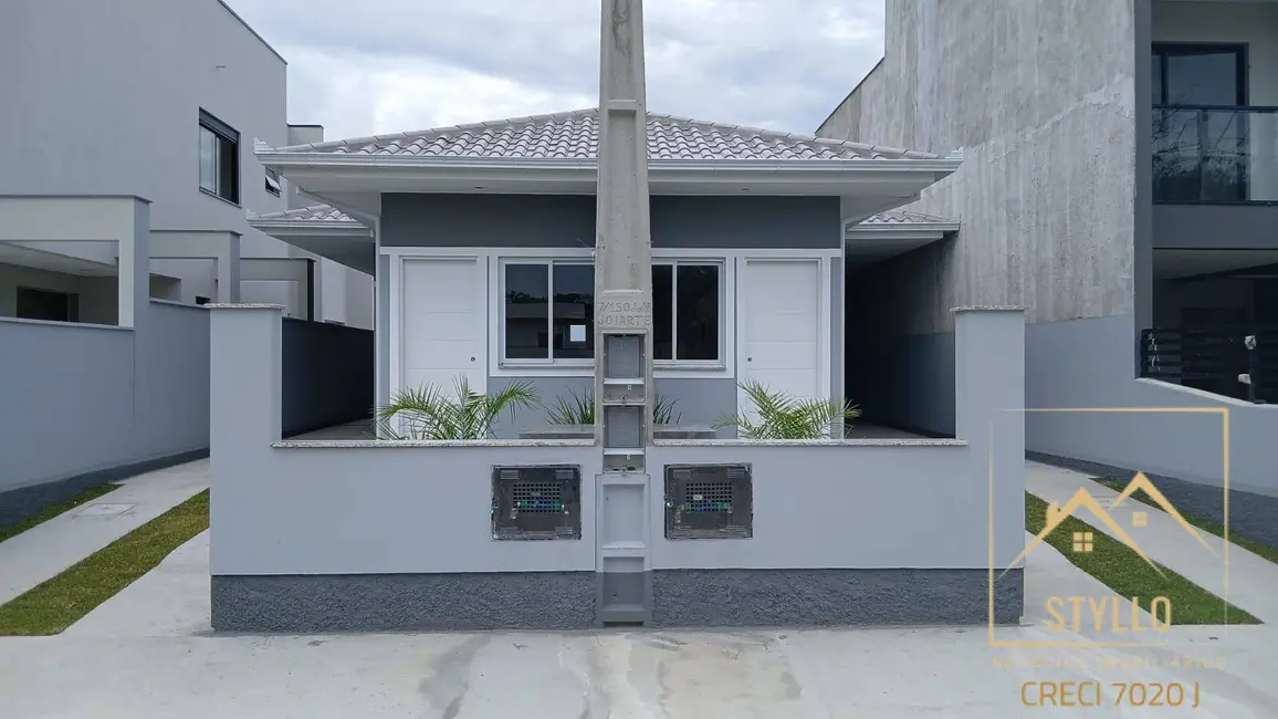 Foto 1 de Casa com 2 quartos à venda, 60m2 em Forquilhas, Sao Jose - SC