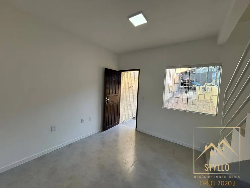 Foto 2 de Sobrado com 2 quartos à venda, 59m2 em Potecas, Sao Jose - SC