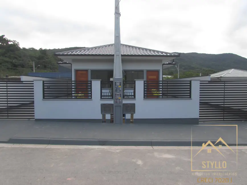 Foto 1 de Casa com 2 quartos à venda, 57m2 em Forquilhas, Sao Jose - SC