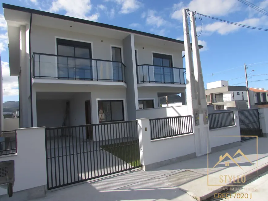 Foto 2 de Sobrado com 3 quartos à venda, 120m2 em Forquilhas, Sao Jose - SC