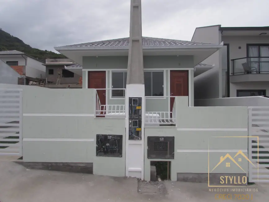 Foto 1 de Casa com 2 quartos à venda, 50m2 em Forquilhas, Sao Jose - SC