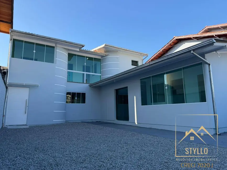 Foto 1 de Casa com 4 quartos à venda, 150m2 em Forquilhas, Sao Jose - SC