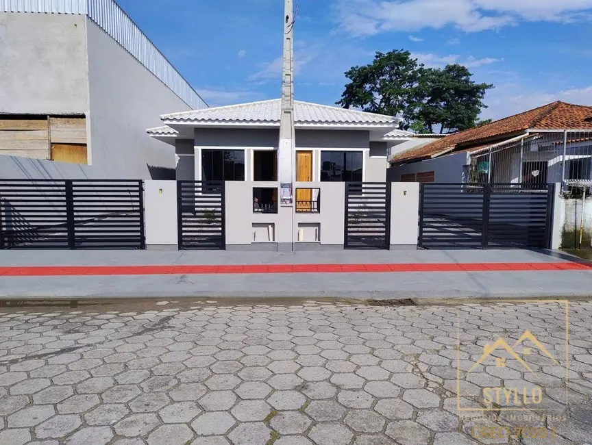 Foto 1 de Casa com 2 quartos à venda, 60m2 em Barra do Aririú, Palhoca - SC