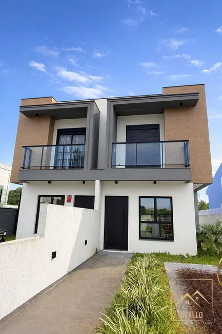 Foto 2 de Sobrado com 3 quartos à venda, 110m2 em Sertão do Maruim, Sao Jose - SC