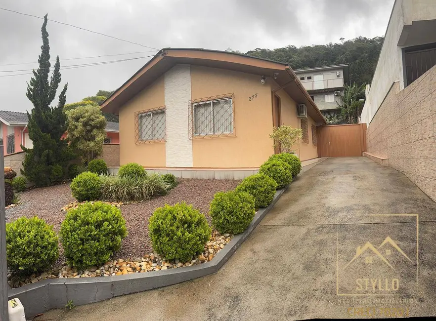 Foto 2 de Casa com 3 quartos à venda, 149m2 em Forquilhinha, Sao Jose - SC