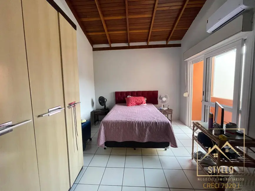 Casa com 5 quartos à venda, 256m2 em Palhoca - SC - imagem 6 Foto 6 de Casa com 5 quartos à venda, 256m2 em Palhoca - SC