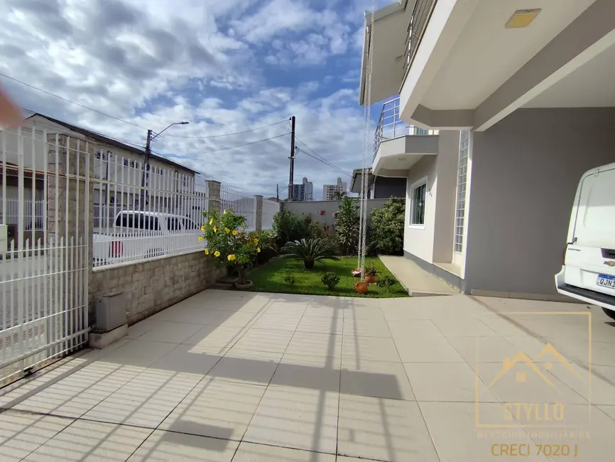 Casa com 3 quartos à venda, 355m2 em Areias, Sao Jose - SC - imagem 3 Foto 3 de Casa com 3 quartos à venda, 355m2 em Areias, Sao Jose - SC